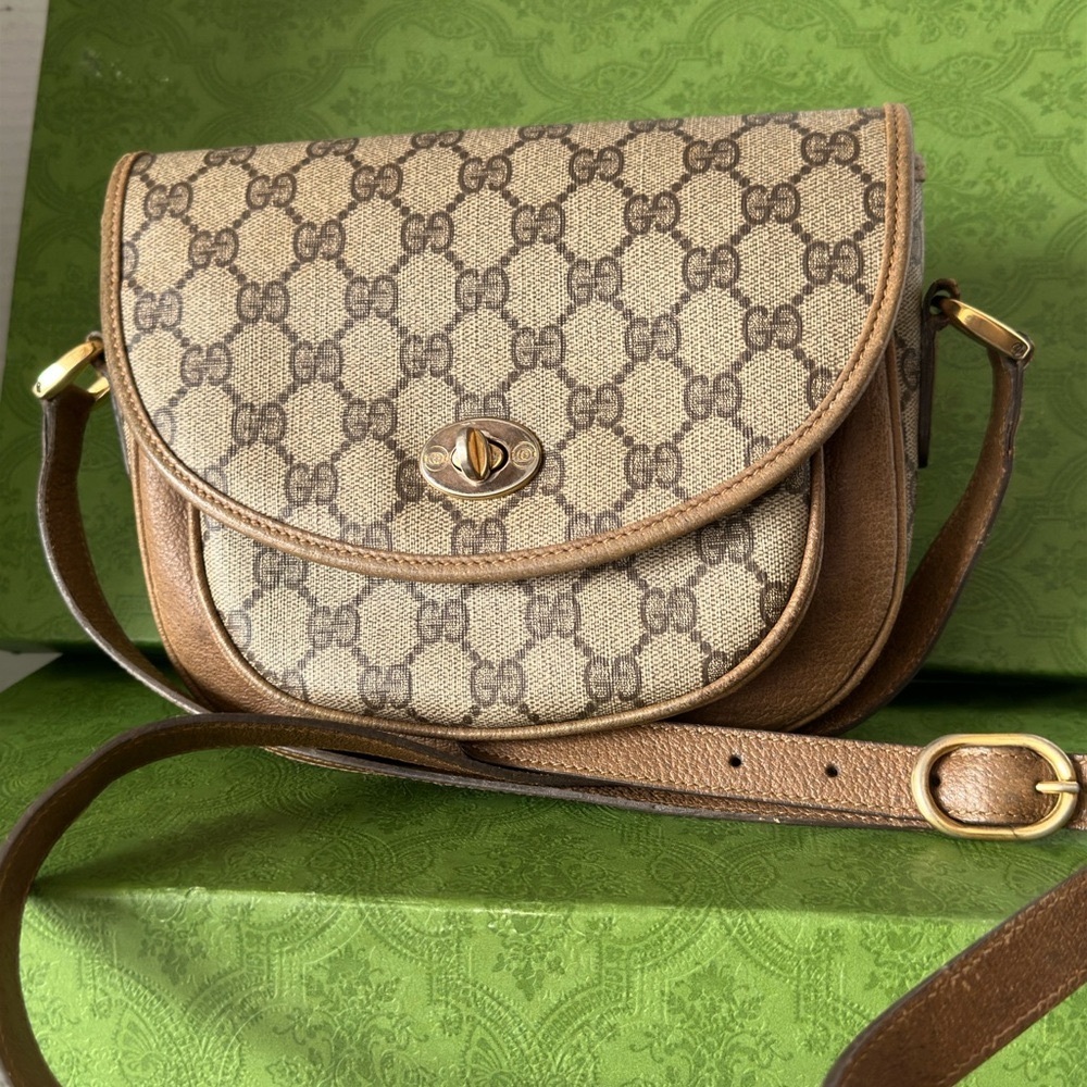Authentic Gucci Shoulder /Crossbody Bag. - Picture 4 of 17